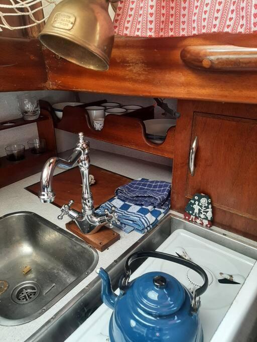 Cosy Sailingboat In Vlissingen Hotel Екстериор снимка